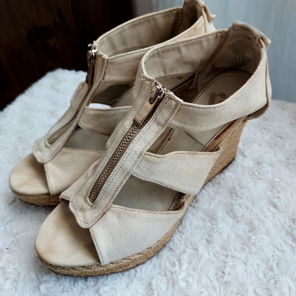 Report Zippy Neutral beige canvas espadrille wedge heel sandals size 9 Summer